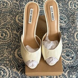 Steve Madden Cream Peep-Toe Mules